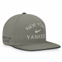 New York Yankees Pro Dri-FIT Snapback Hat Olive | Nike