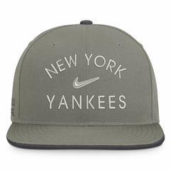 New York Yankees Pro Dri-FIT Snapback Hat Olive | Nike