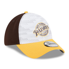 San Diego Padres 2025 MLB Clubhouse 39THIRTY Flex Hat Brown/Gold | New Era