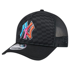 New York Yankees Gradient 9FORTY A-Frame M-Crown Trucker Adjustable Hat Black | New Era