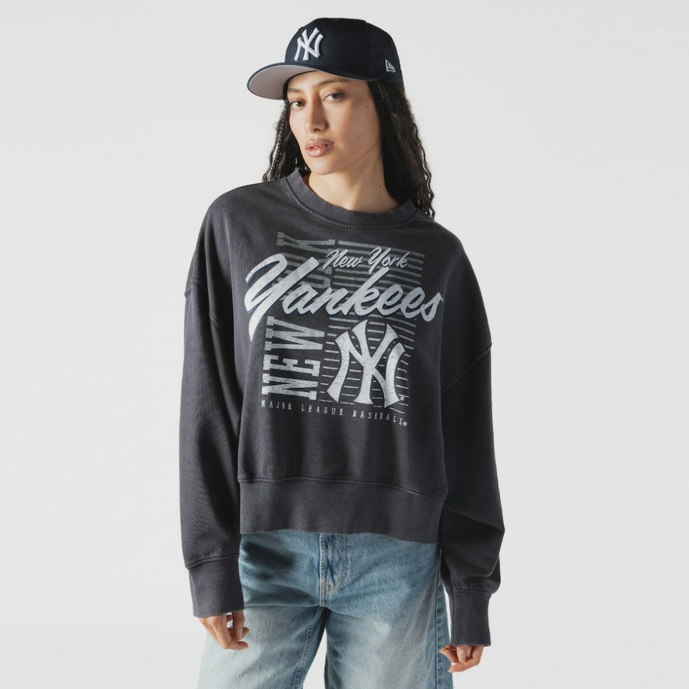 New York Yankees Women's Boxy Mineral Wash Dolmen Sleeve Cropped Sweatshirt Navy | New Era
