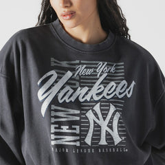 New York Yankees Women's Boxy Mineral Wash Dolmen Sleeve Cropped Sweatshirt Navy | New Era