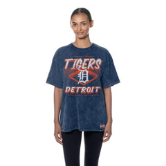 Detroit Tigers Women's Mineral Wash Oversized T-Shirt Navy | New Era
