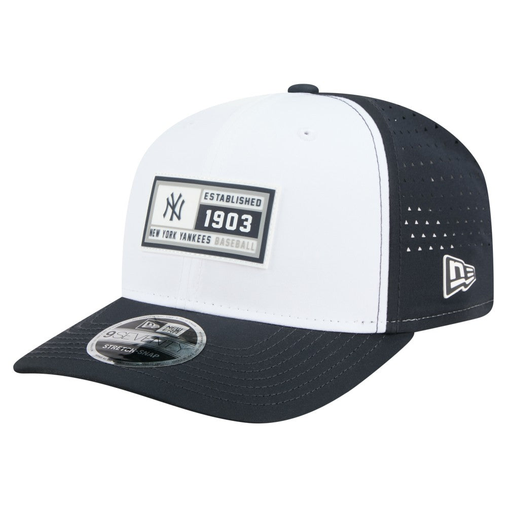 New York Yankees Established Patch 9SEVENTY Adjustable Hat White/Navy | New Era