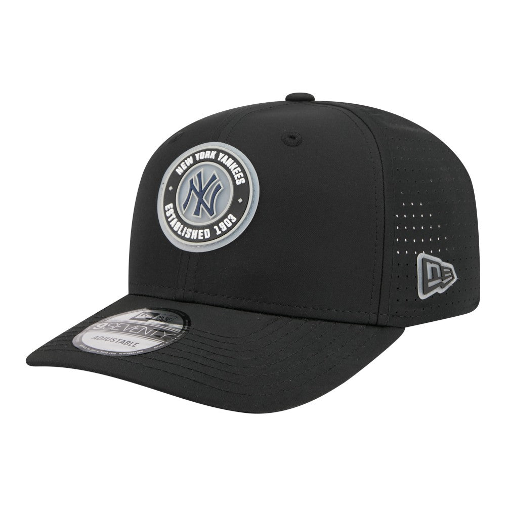 New York Yankees Circle 9SEVENTY Adjustable Hat Black | New Era