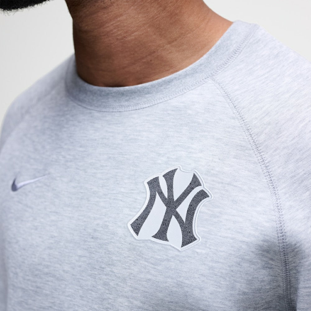 New York Yankees Tech Fleece Raglan Sweatshirt Heather Charcoal | Nike
