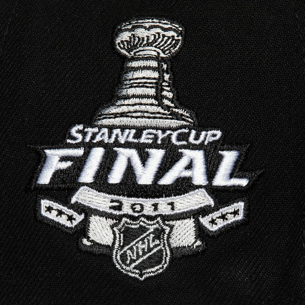 Boston Bruins Mitchell & Ness Core Top Spot Snapback Hat Black