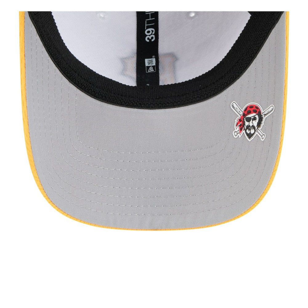 Pittsburgh Pirates 2025 MLB Clubhouse 39THIRTY Flex Hat Black/Gold | New Era
