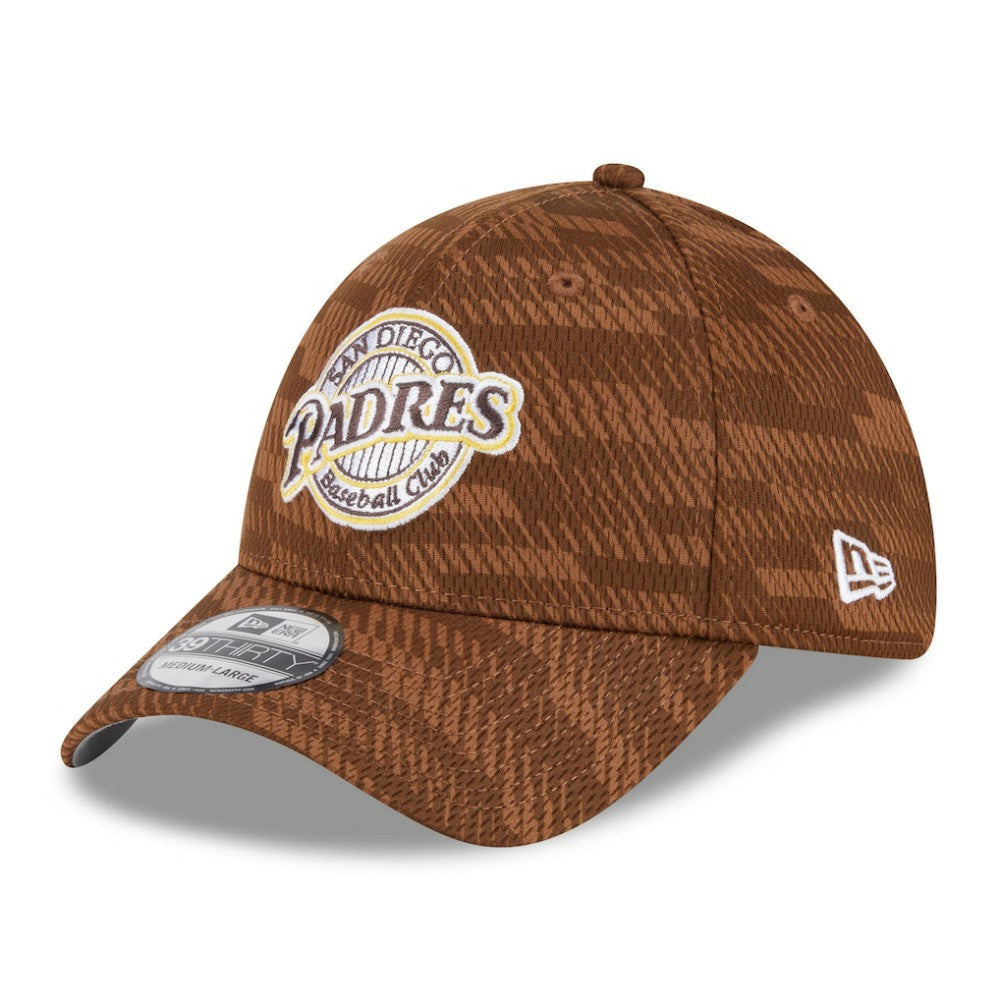 San Diego Padres 2025 MLB Clubhouse 39THIRTY Flex Hat Brown | New Era