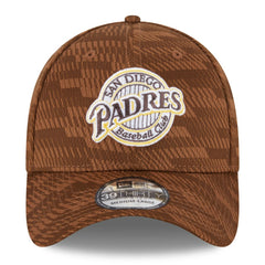 San Diego Padres 2025 MLB Clubhouse 39THIRTY Flex Hat Brown | New Era