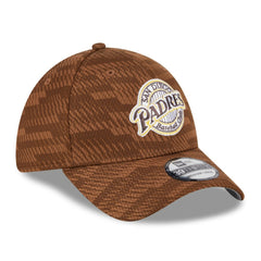 San Diego Padres 2025 MLB Clubhouse 39THIRTY Flex Hat Brown | New Era