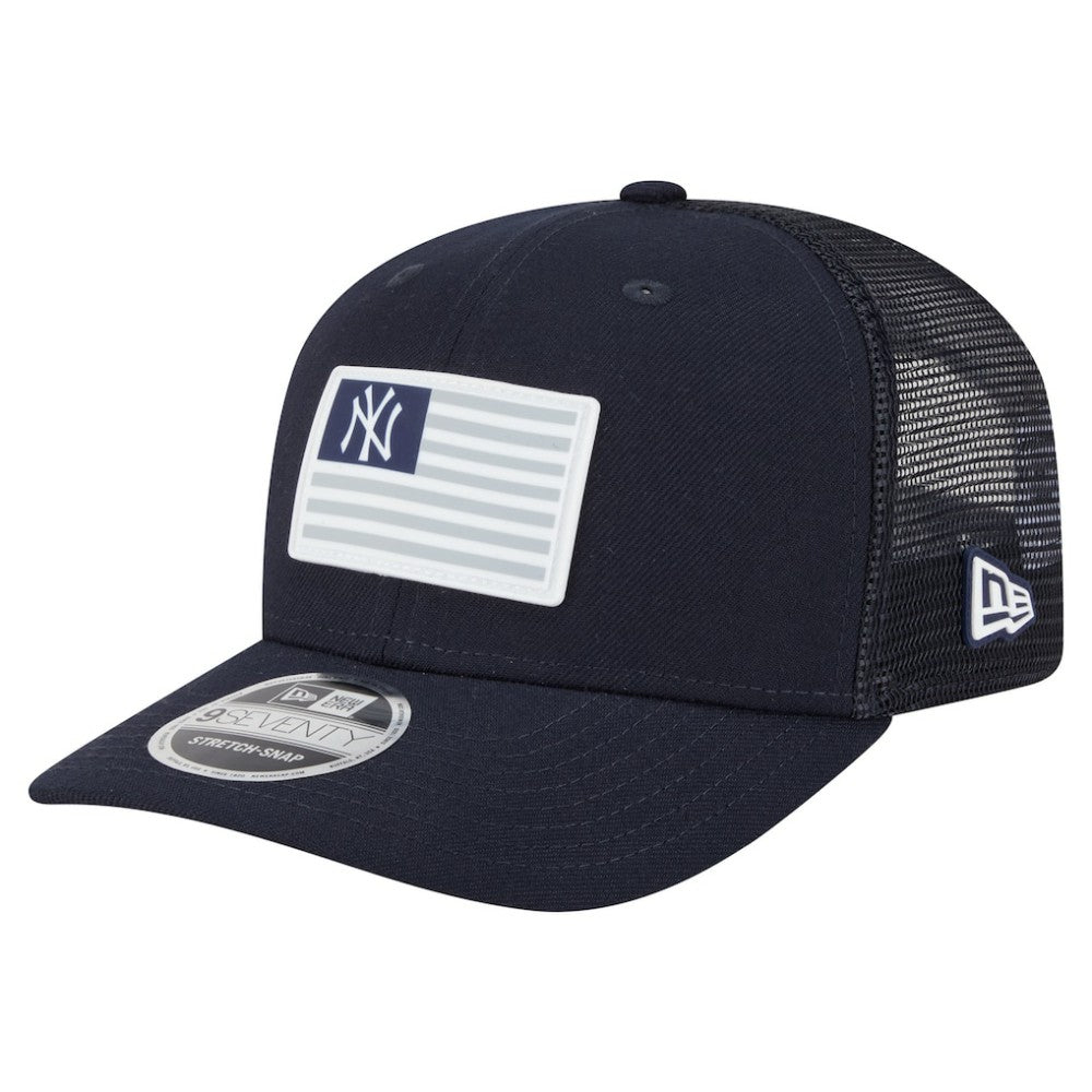 New York Yankees Flag 9SEVENTY Stretch-Snap Hat Navy | New Era