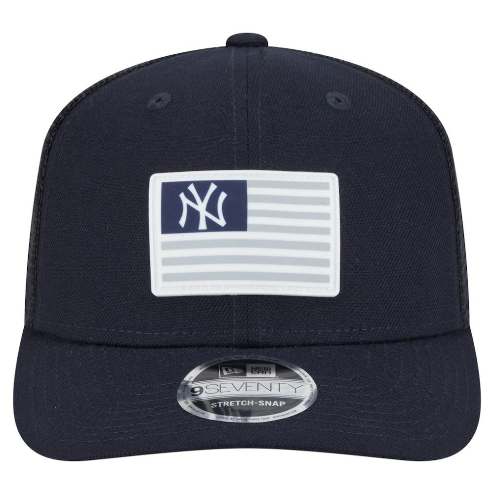 New York Yankees Flag 9SEVENTY Stretch-Snap Hat Navy | New Era