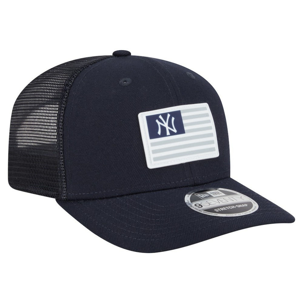 New York Yankees Flag 9SEVENTY Stretch-Snap Hat Navy | New Era