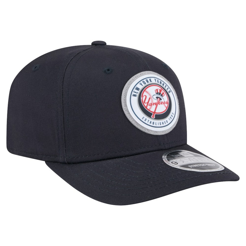 New York Yankees Circle Patch 9SEVENTY Stretch-Snap Hat Navy | New Era