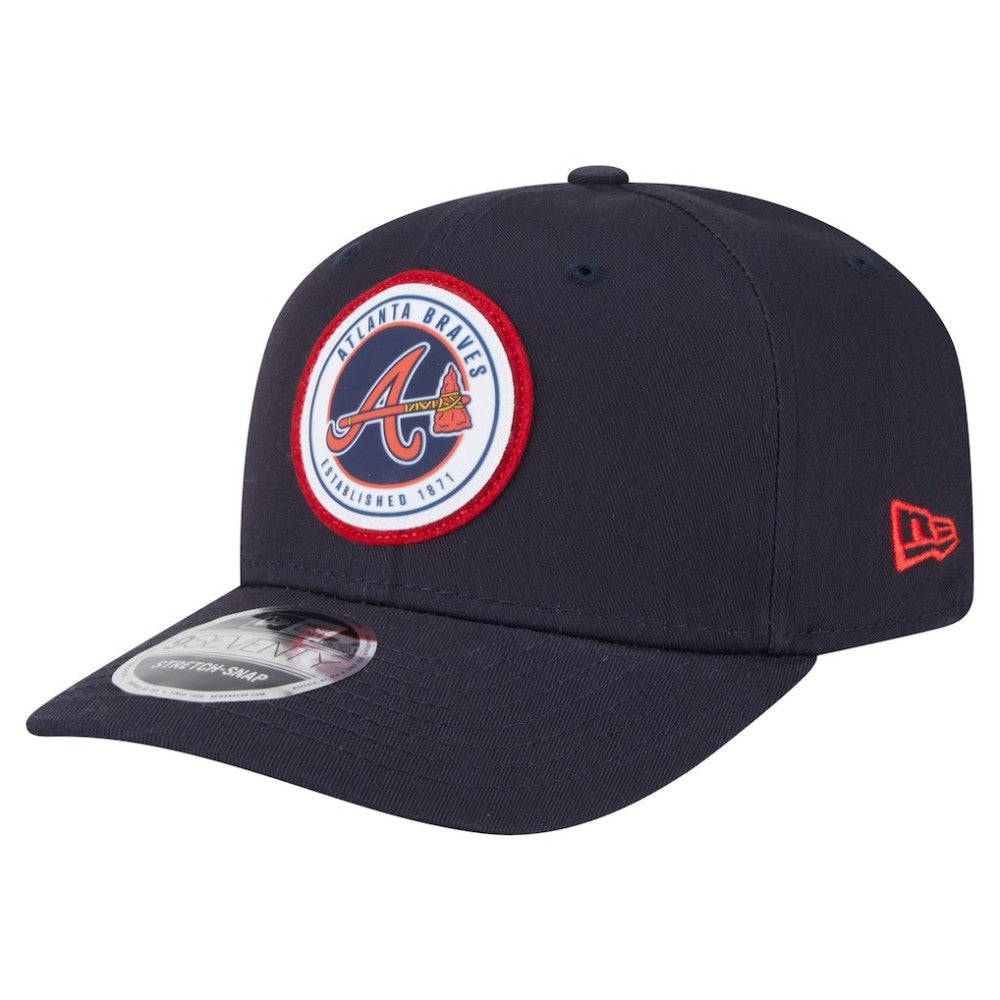 Atlanta Braves Circle Patch 9SEVENTY Stretch-Snap Hat Navy | New Era