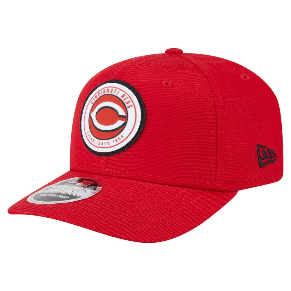 Cincinnati Reds Circle Patch 9SEVENTY Stretch-Snap Hat Red | New Era