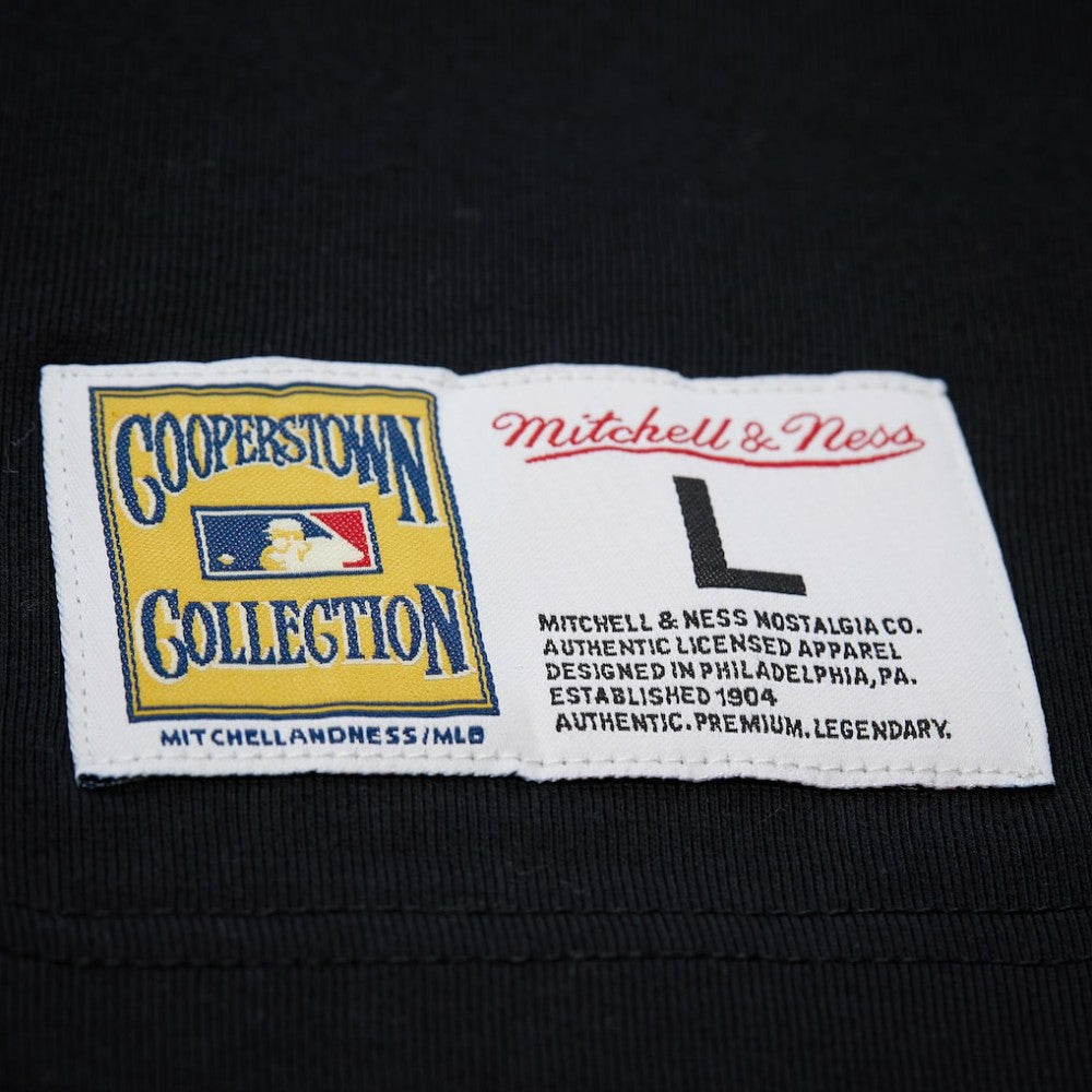 Roberto Clemente Pittsburgh Pirates Legends Collection Vintage Logo T-Shirt Black | Mitchell & Ness