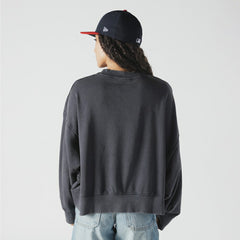 Atlanta Braves Women's Boxy Mineral Wash Dolmen Sleeve Cropped Sweatshirt Navy | New Era