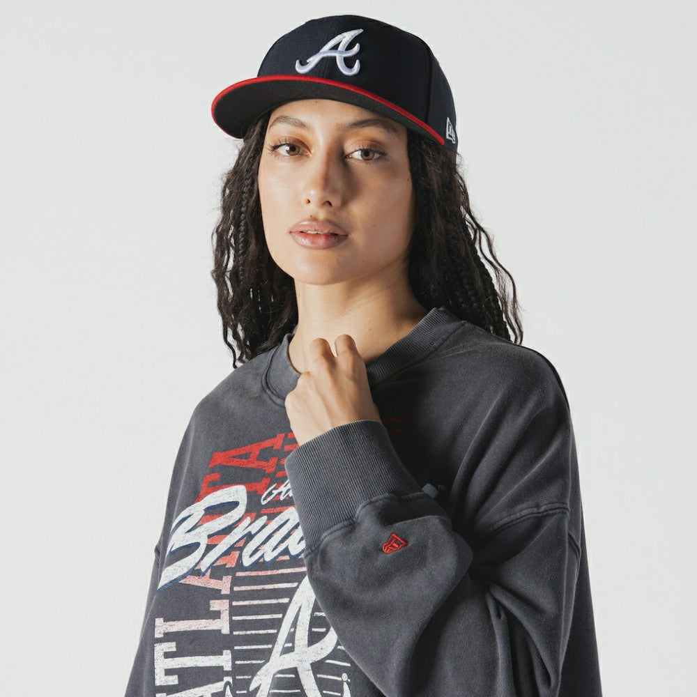 Atlanta Braves Women's Boxy Mineral Wash Dolmen Sleeve Cropped Sweatshirt Navy | New Era