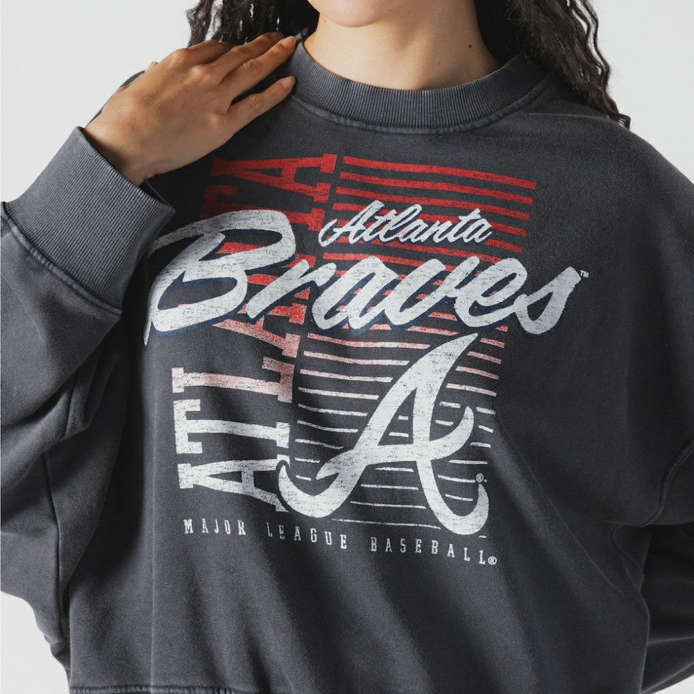 Atlanta Braves Women's Boxy Mineral Wash Dolmen Sleeve Cropped Sweatshirt Navy | New Era