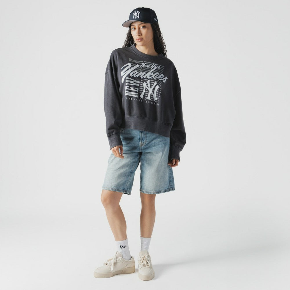 New York Yankees Women's Boxy Mineral Wash Dolmen Sleeve Cropped Sweatshirt Navy | New Era