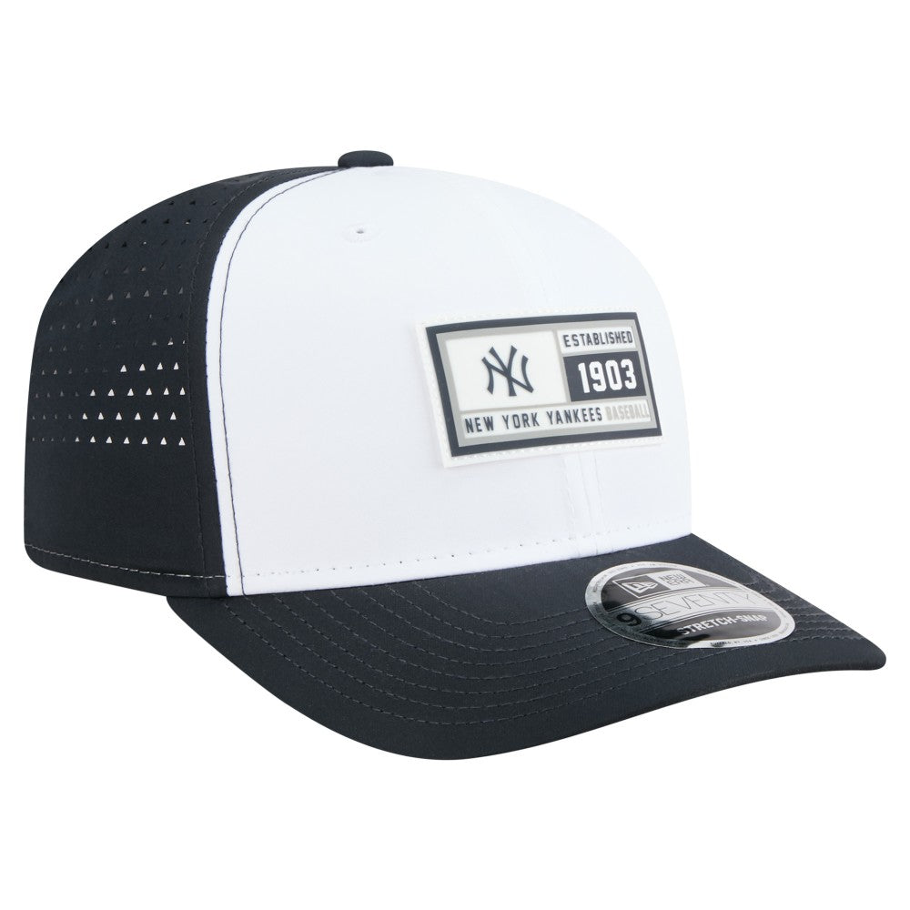 New York Yankees Established Patch 9SEVENTY Adjustable Hat White/Navy | New Era