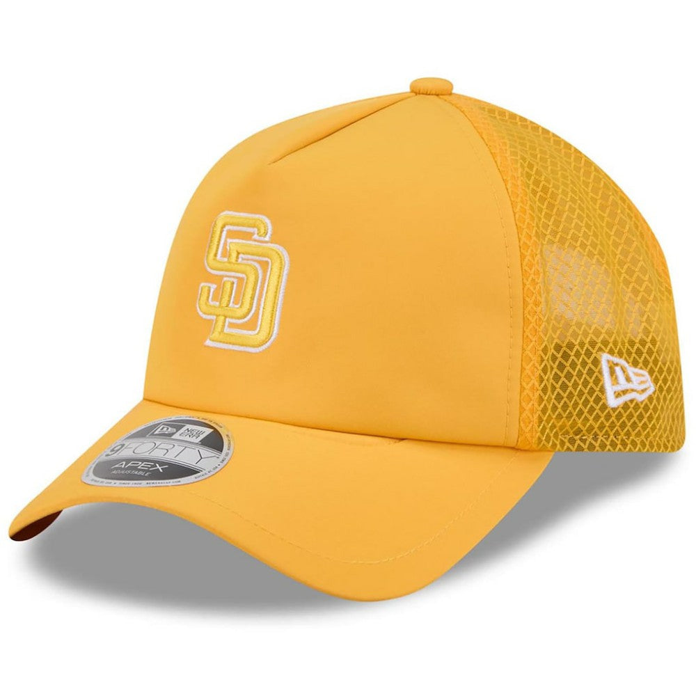 San Diego Padres 2026 Batting Practice Apex 9FORTY Adjustable Trucker Hat Gold | New Era