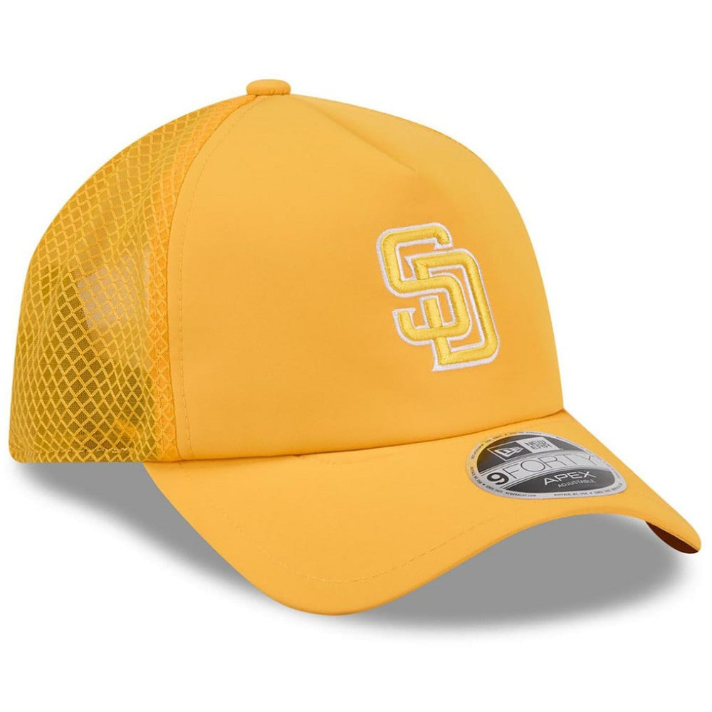 San Diego Padres 2026 Batting Practice Apex 9FORTY Adjustable Trucker Hat Gold | New Era