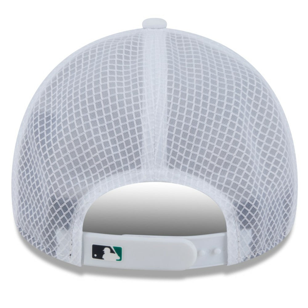 Seattle Mariners 2026 Batting Practice Apex 9FORTY Adjustable Trucker Hat White | New Era