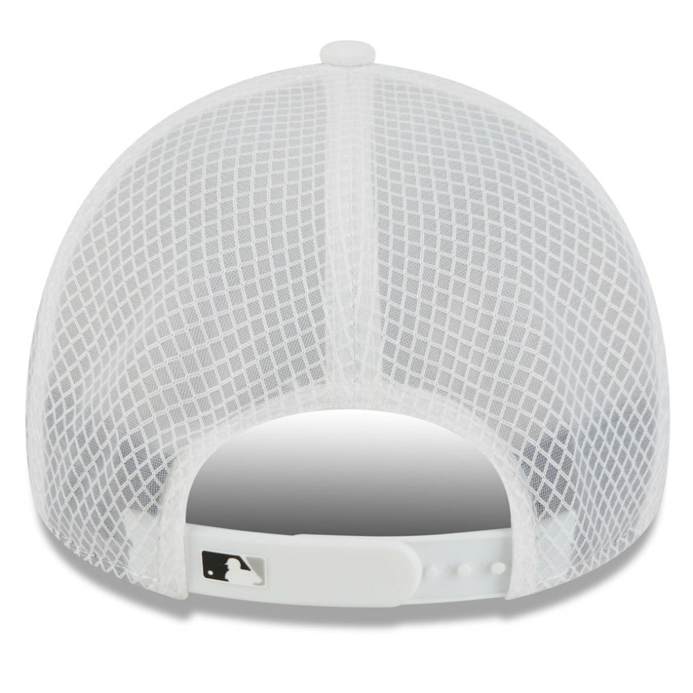 Chicago White Sox 2026 Batting Practice Apex 9FORTY Adjustable Trucker Hat White | New Era