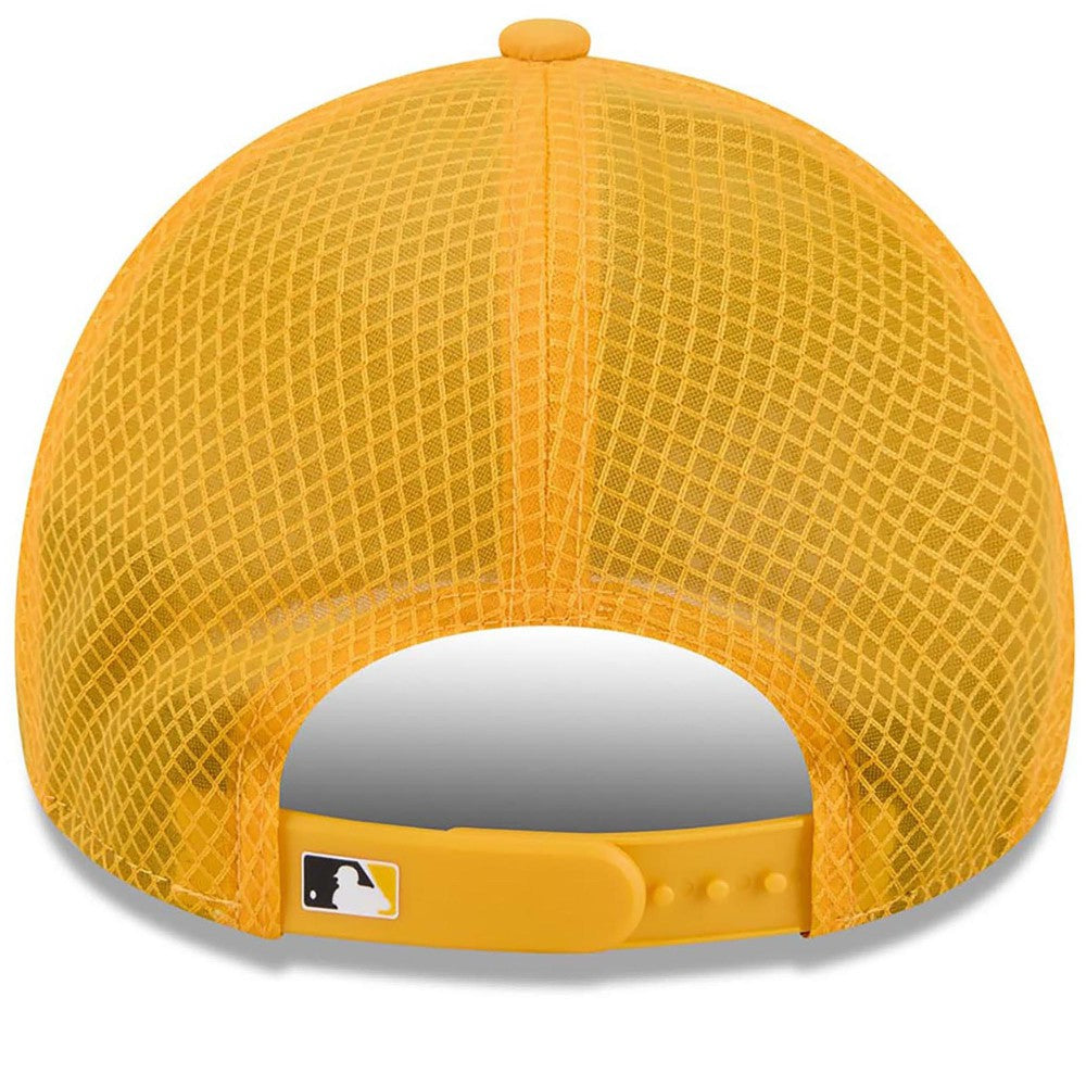 Milwaukee Brewers 2026 Batting Practice Apex 9FORTY Adjustable Trucker Hat Gold | New Era