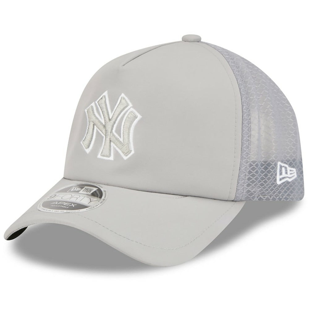 New York Yankees 2026 Batting Practice Apex 9FORTY Adjustable Trucker Hat Gray | New Era