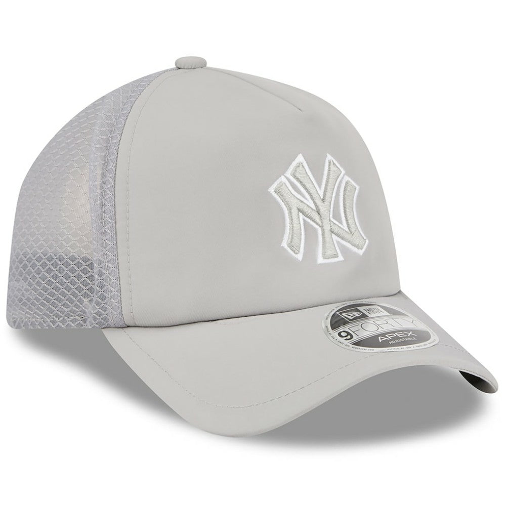 New York Yankees 2026 Batting Practice Apex 9FORTY Adjustable Trucker Hat Gray | New Era
