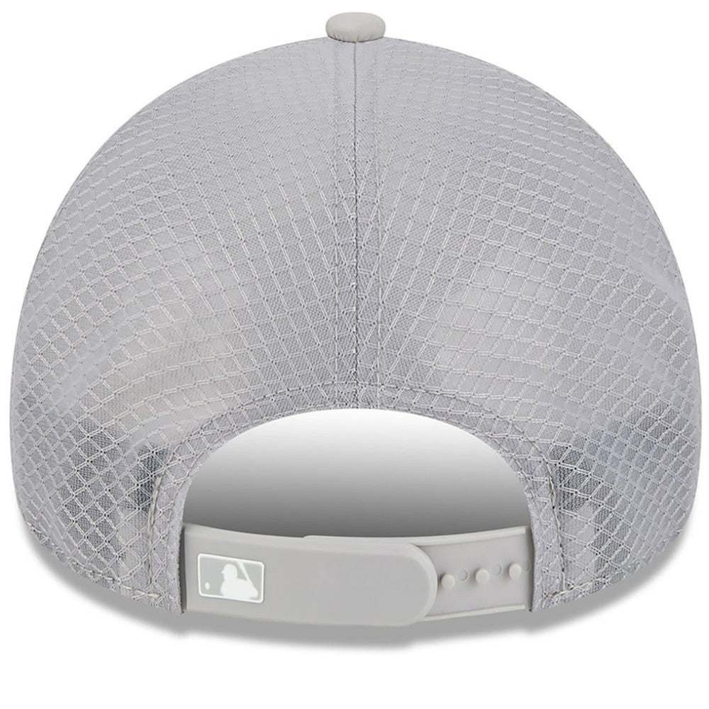 New York Yankees 2026 Batting Practice Apex 9FORTY Adjustable Trucker Hat Gray | New Era