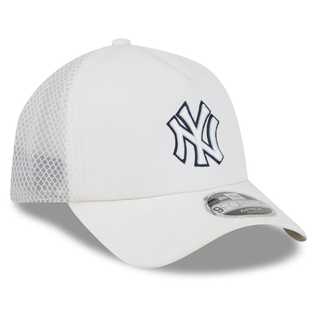New York Yankees 2026 Batting Practice Apex 9FORTY Adjustable Trucker Hat White | New Era