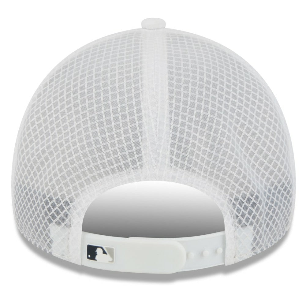 New York Yankees 2026 Batting Practice Apex 9FORTY Adjustable Trucker Hat White | New Era