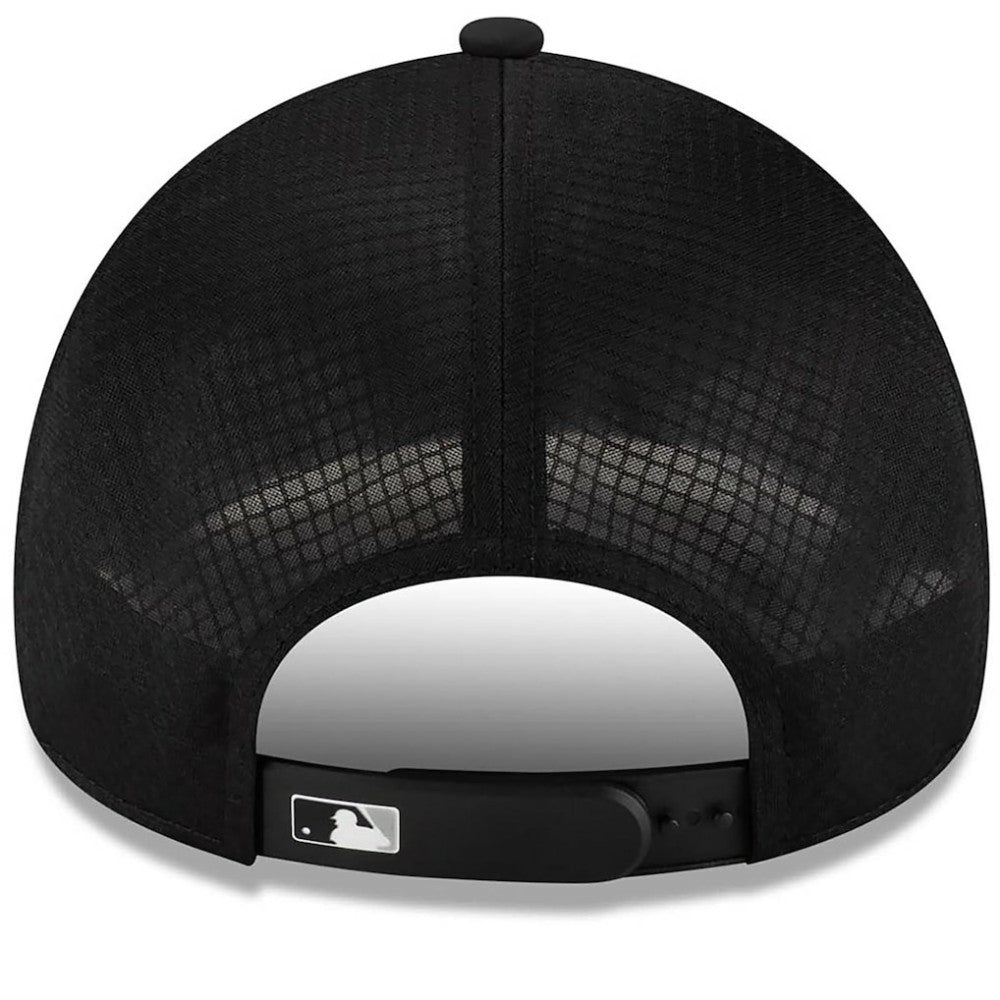 Chicago White Sox 2026 Batting Practice Apex 9FORTY Adjustable Trucker Hat Black | New Era