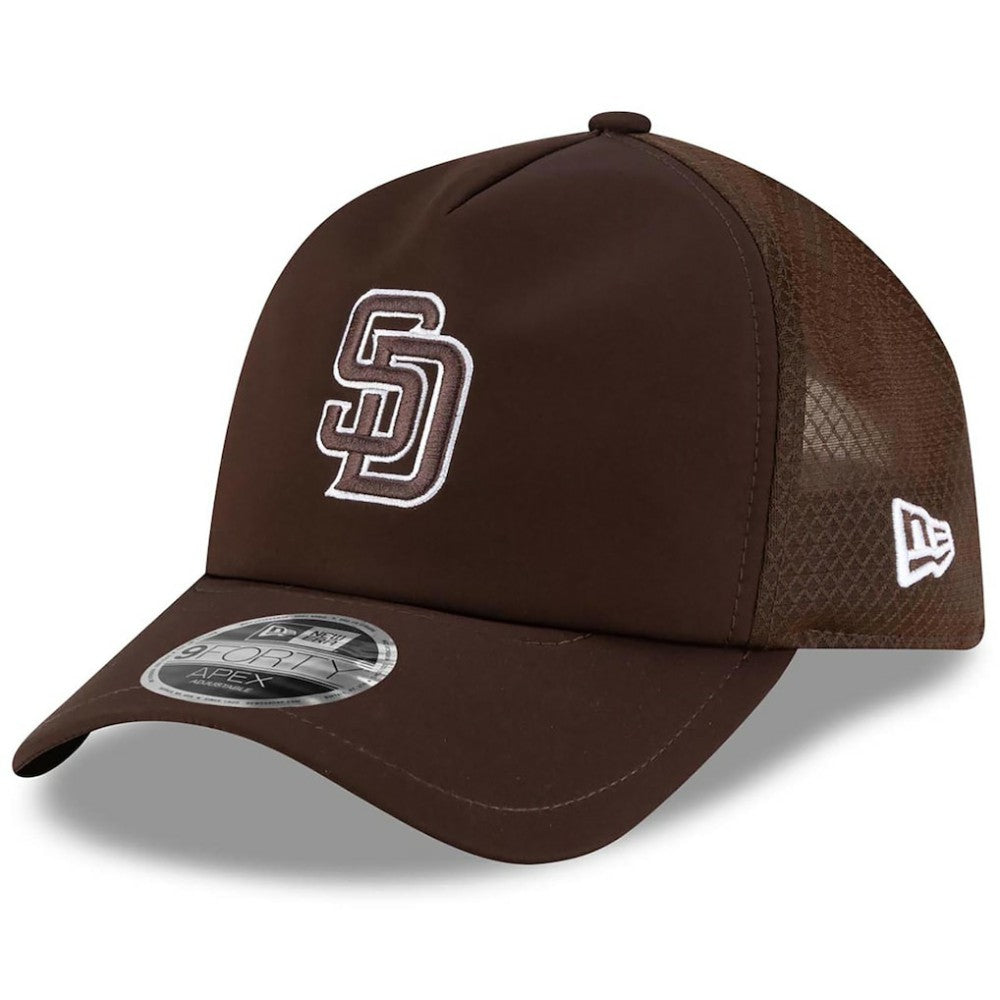San Diego Padres 2026 Batting Practice Apex 9FORTY Adjustable Trucker Hat Brown | New Era