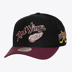 Detroit Red Wings Mitchell & Ness x Just Don Wave Script Pro Strapback Hat Black/Maroon