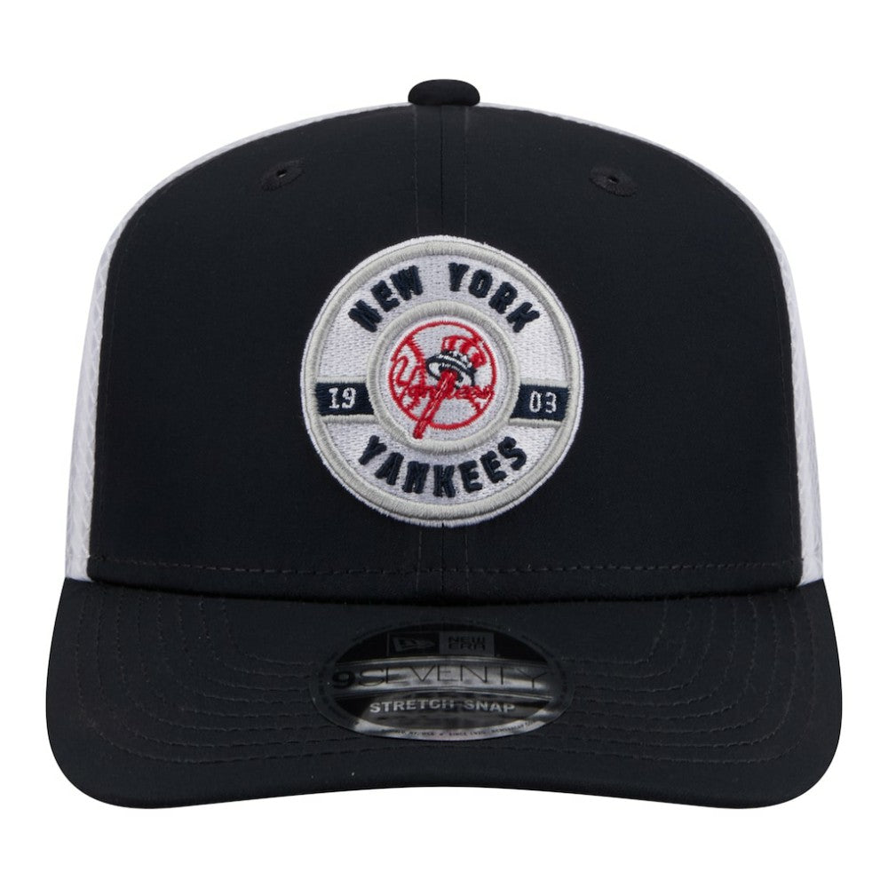 New York Yankees Active 9SEVENTY Adjustable Trucker Hat Navy | New Era