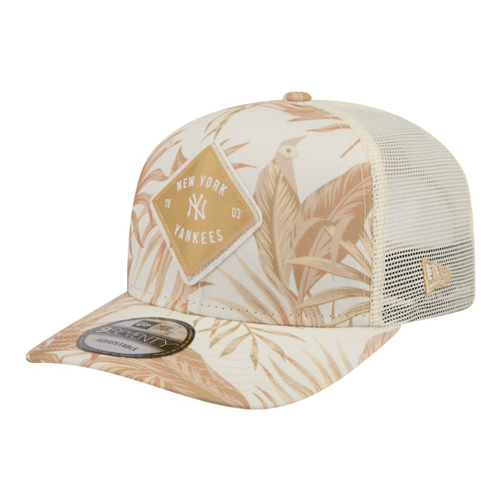 New York Yankees Tonal Palm 9SEVENTY Adjustable Trucker Hat Tan | New Era