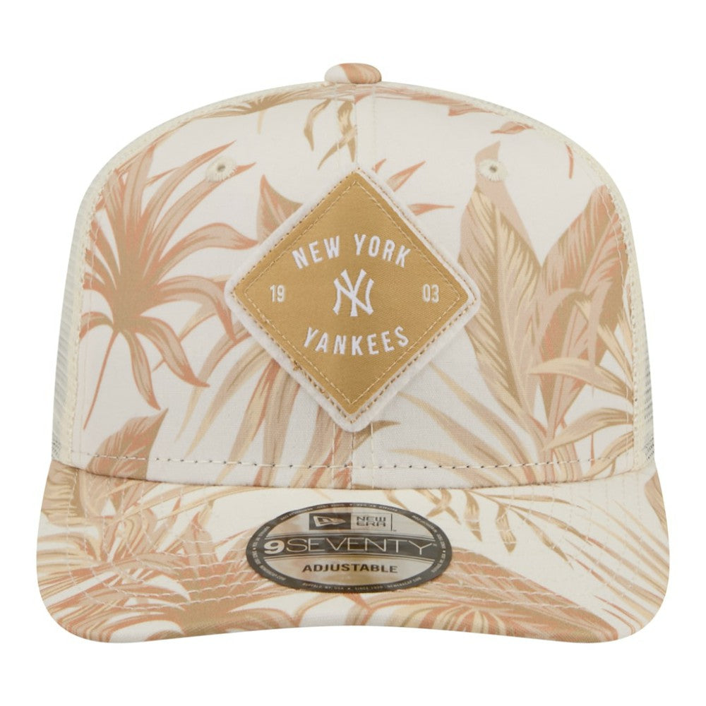 New York Yankees Tonal Palm 9SEVENTY Adjustable Trucker Hat Tan | New Era