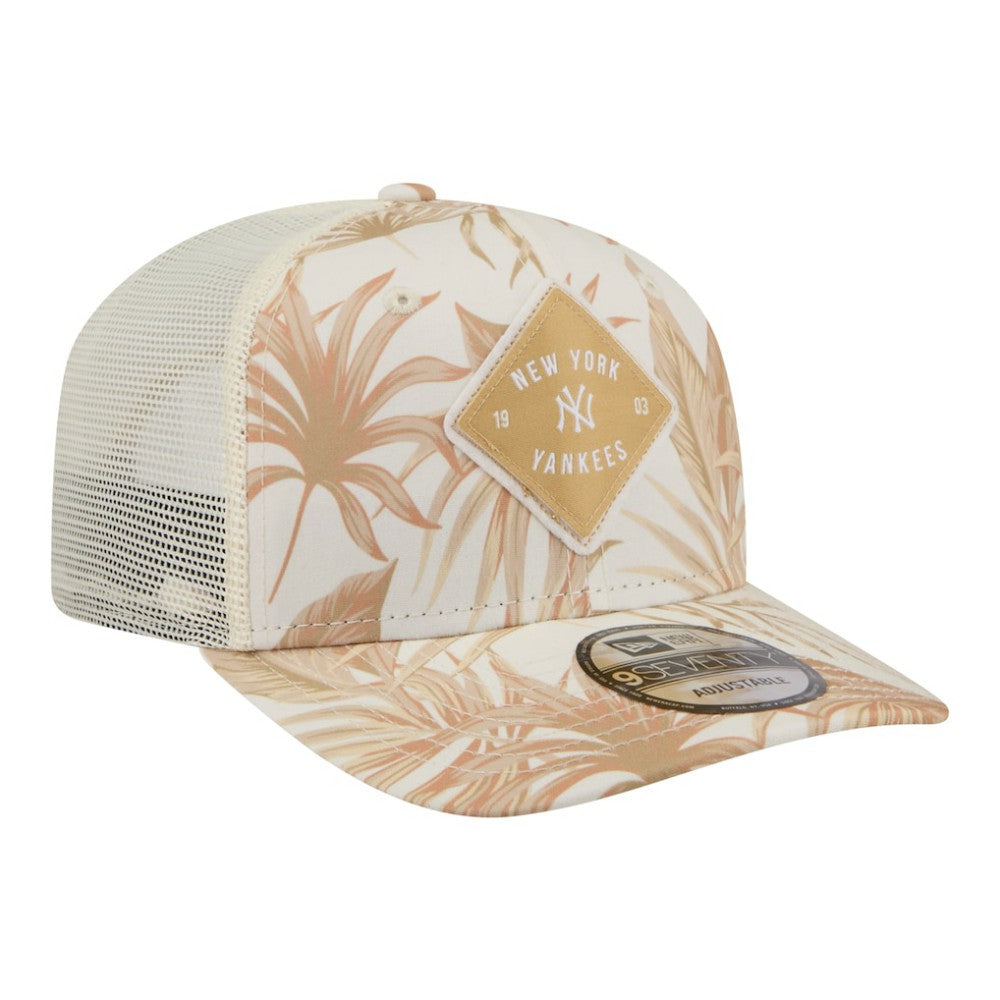 New York Yankees Tonal Palm 9SEVENTY Adjustable Trucker Hat Tan | New Era