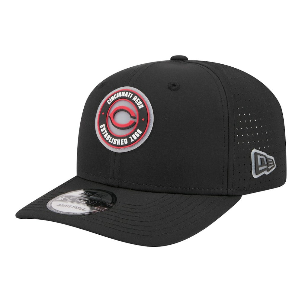 Cincinnati Reds Circle 9SEVENTY Adjustable Hat Black | New Era