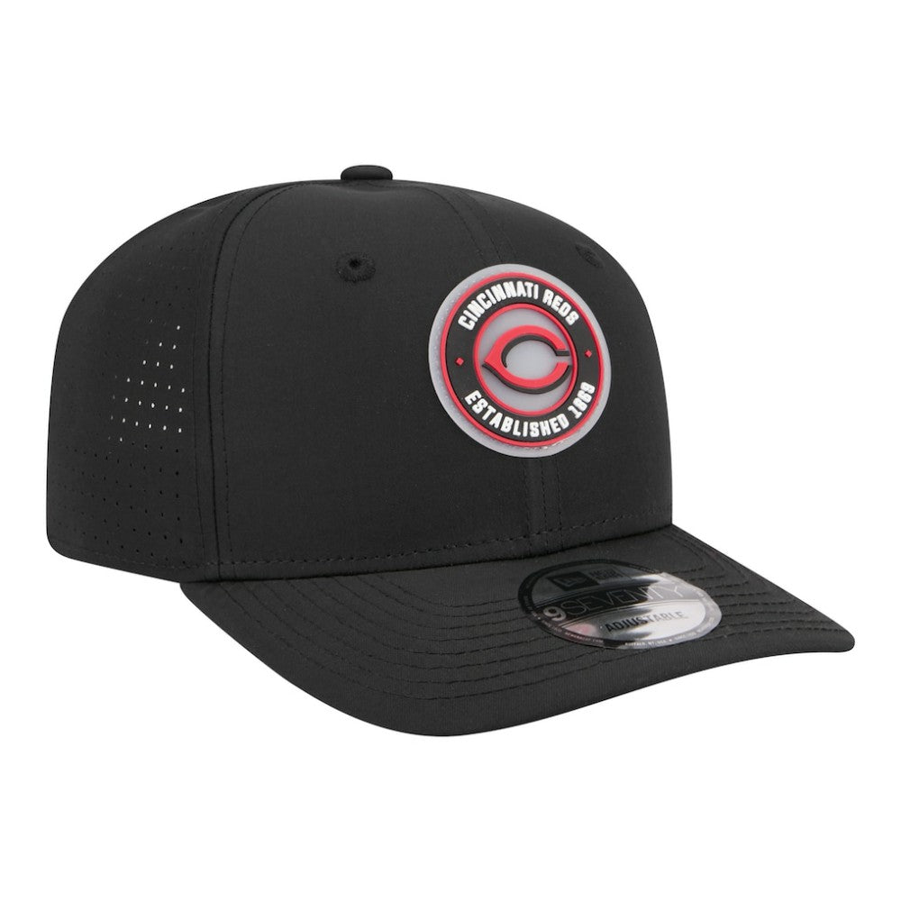 Cincinnati Reds Circle 9SEVENTY Adjustable Hat Black | New Era