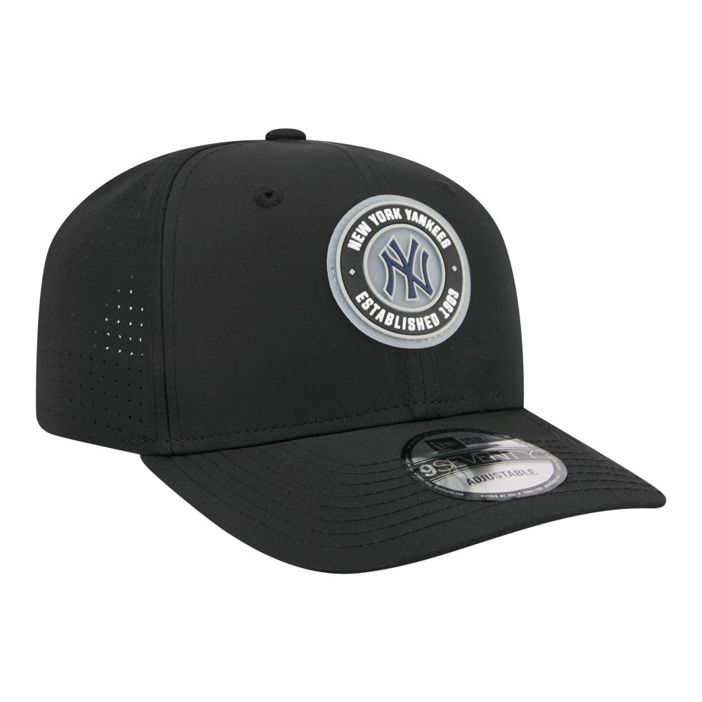New York Yankees Circle 9SEVENTY Adjustable Hat Black | New Era