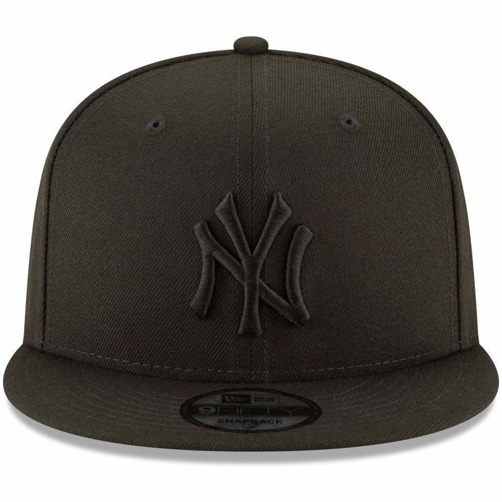 New York Yankees Black on Black 9FIFTY Team Snapback Adjustable Hat Black | New Era