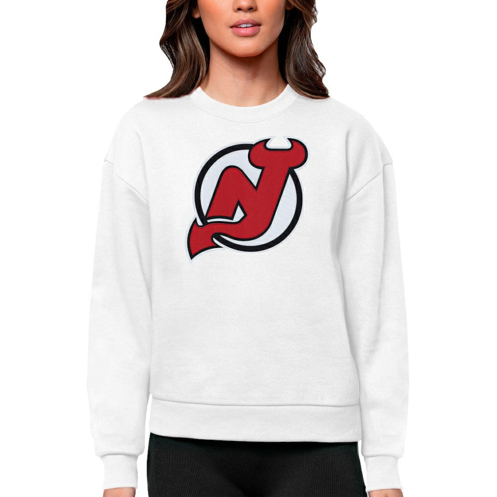 New Jersey Devils Antigua Women's Team Logo Victory Crewneck Pullover Sweatshirt White